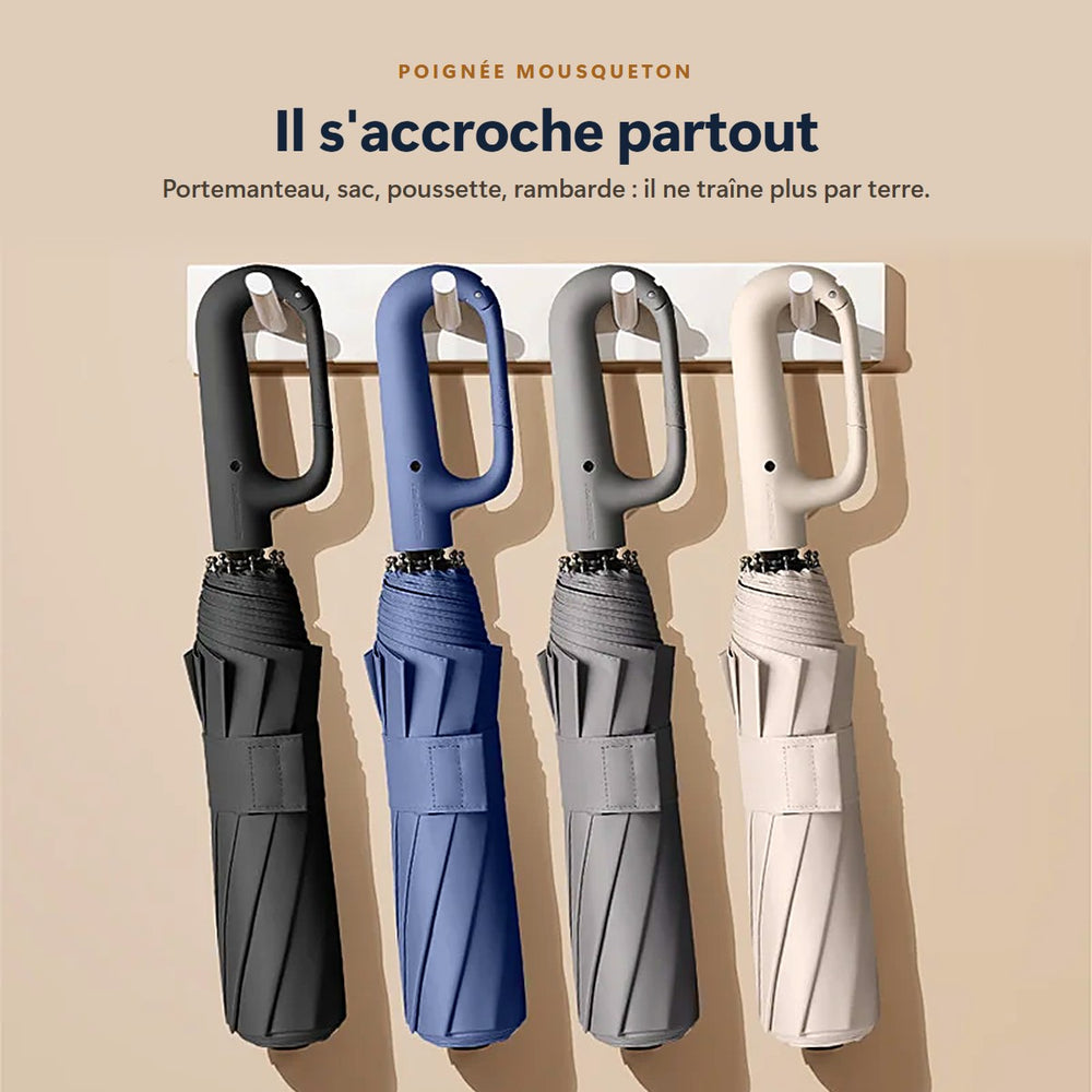 Poignée mousqueton : le parapluie s'accroche partout